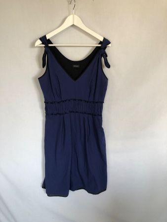 Robe sans manches bleu marine cintrée Bruuns Bazaar