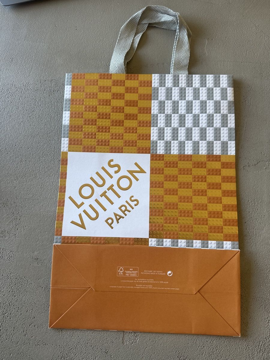Louis Vuitton Borse: LOUIS VUITTON x LEGO Papiertüte – Usato da Triesenberg venduto da Anna_B1 1