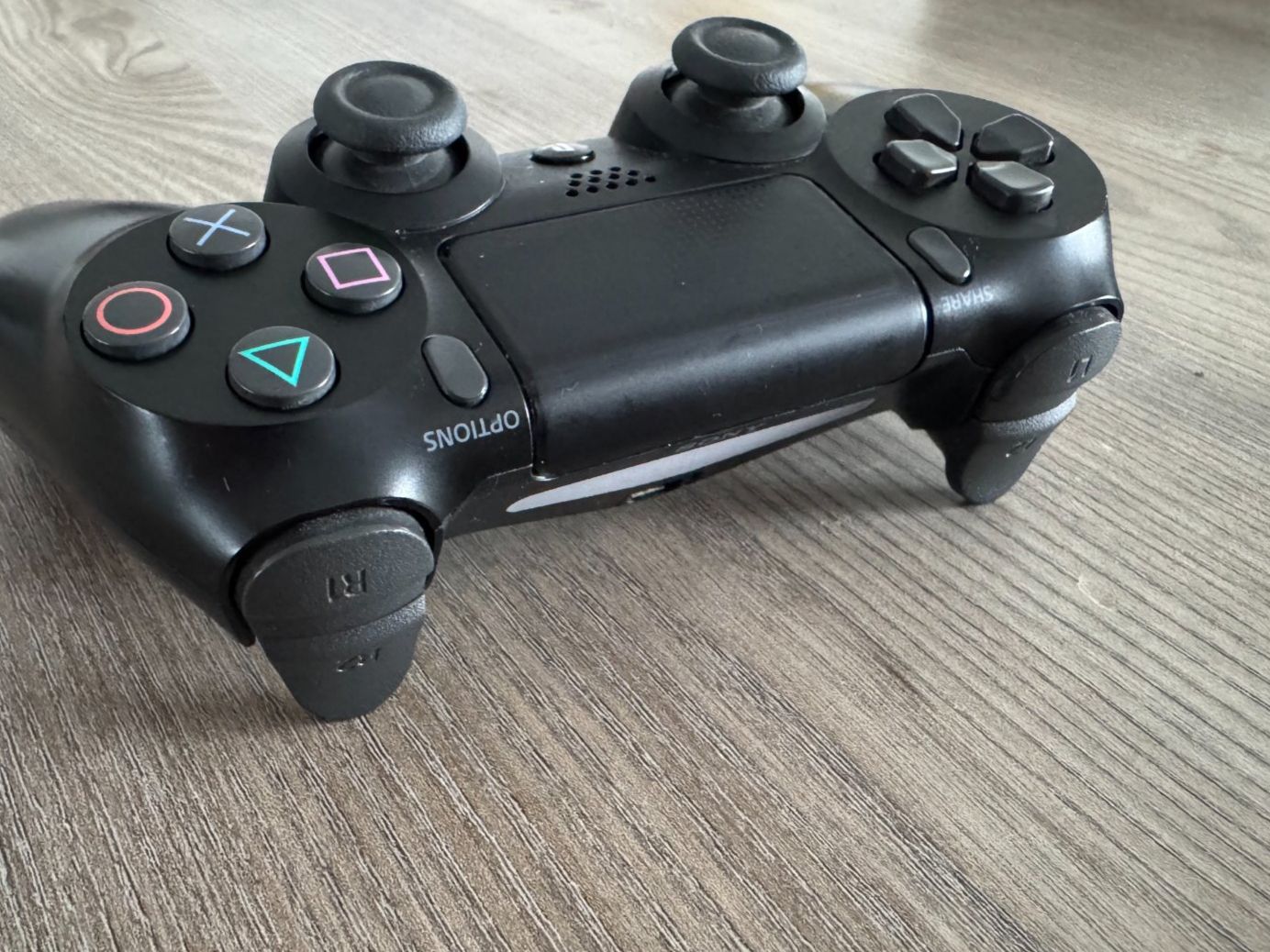 Controller: PS4 DualShock 4 Controller – Usato da Nottwil venduto da dan_8wvp 1