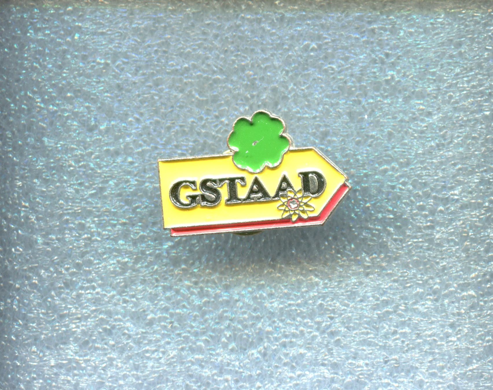 Placchette & Badge: GSTAAD – Usato da Winterthur venduto da Sammleroase