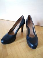 Lederpumps von Clarks in schwarz mit weichem Fussbett