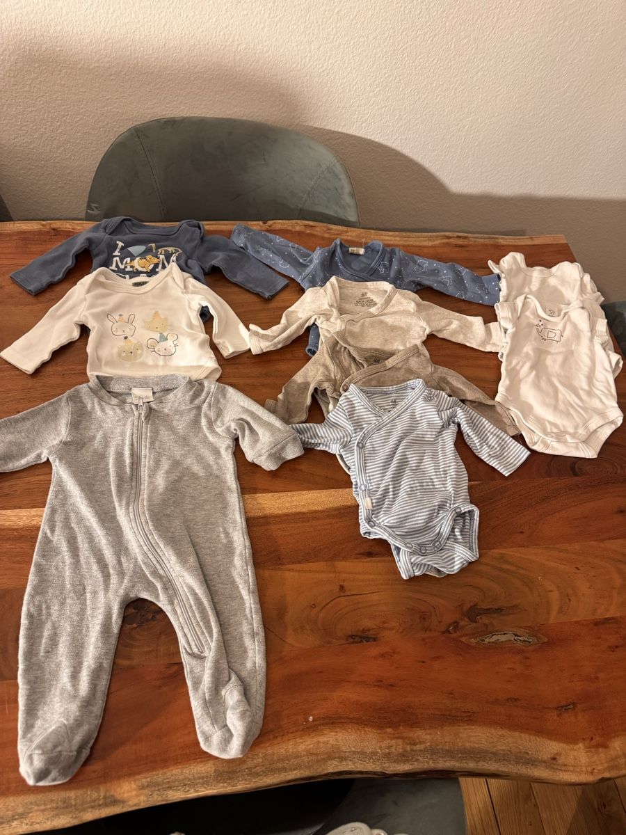 Lotti & Set di vestiti: Baby Kleider mit Matratze – Usato da Winterthur venduto da Silas121314 9