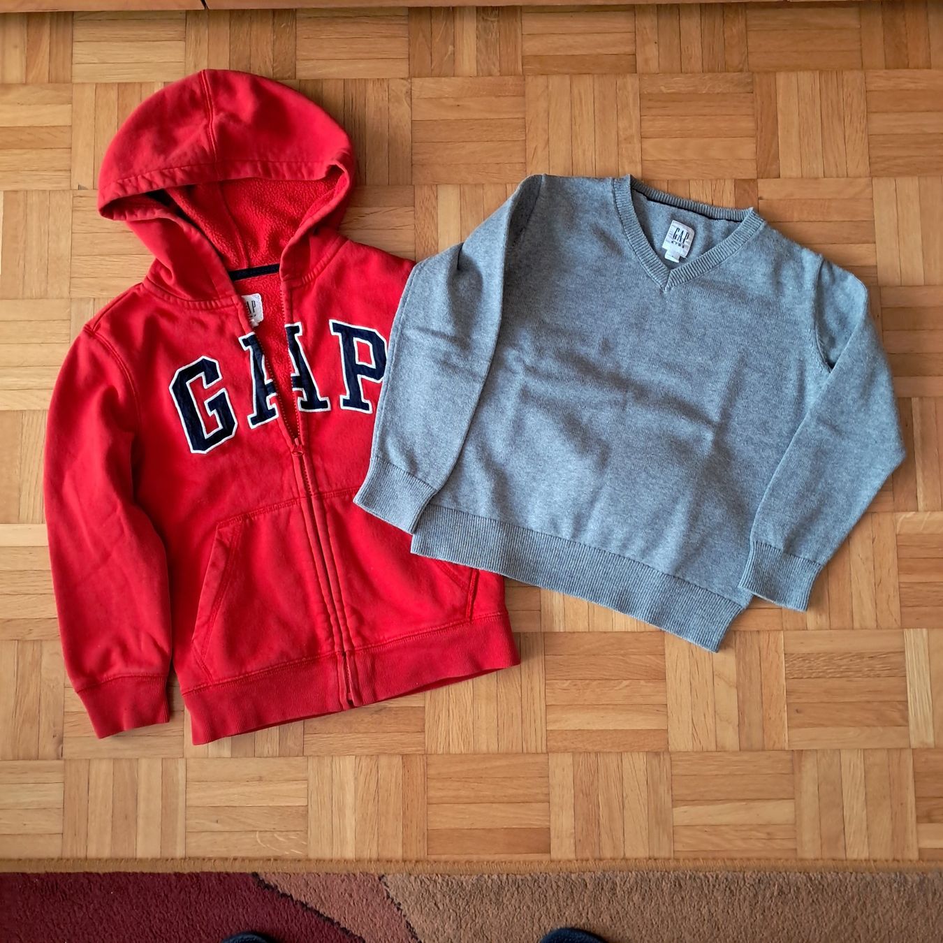 Gap Kleiderpakete & -sets: GAP Set, Pullover & Kapuzenjacke, Grösse "S" (ca 134) – Gebraucht aus Meilen von Vaurien15