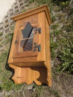 Wandvitrine Holz mit Glaseinsatz