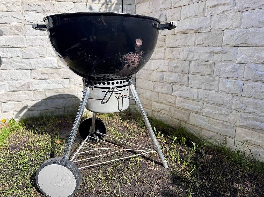 Altro per la casa: Weber Kugelgrill Ø57 mit Deckel & Thermometer – Usato da Reinach BL venduto da Enodel