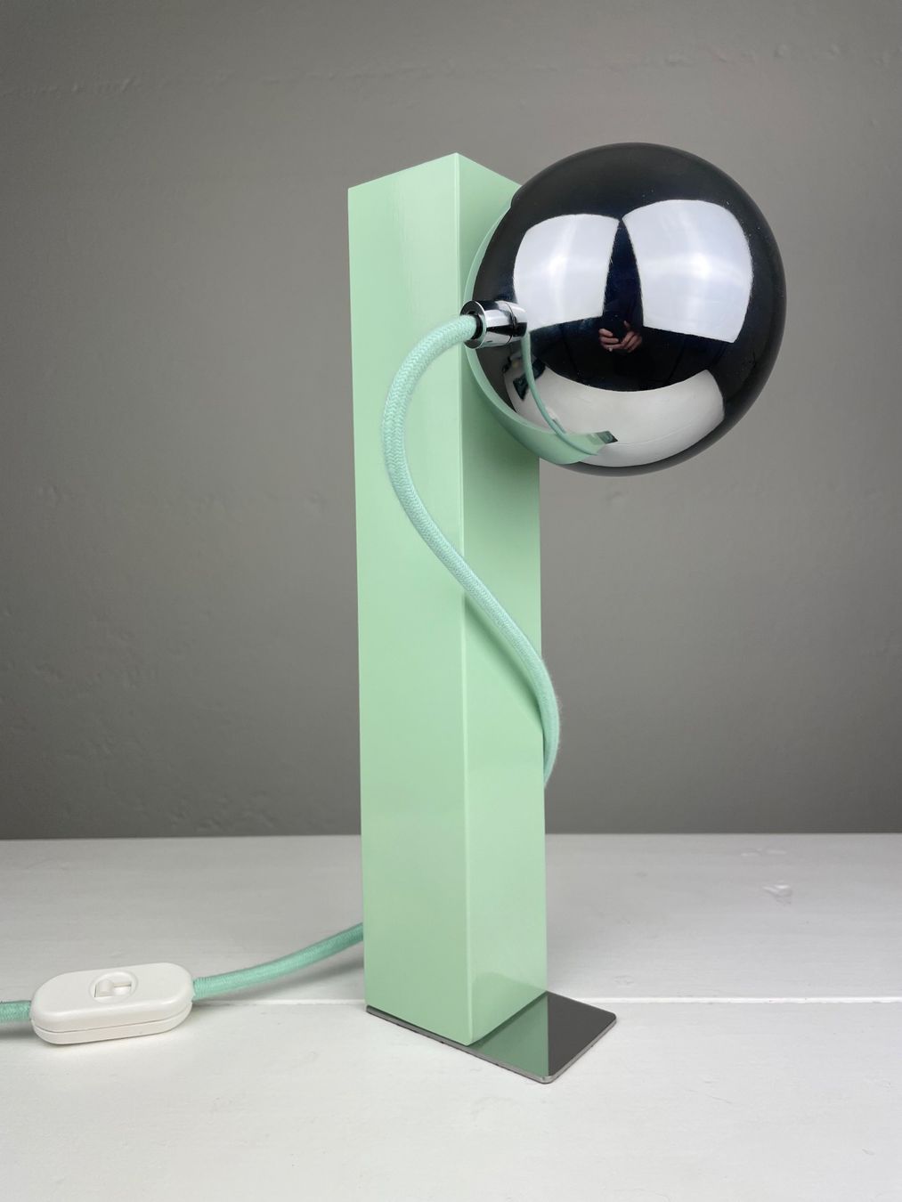 Lampade: Magnetic Eyeball Table Lamp – Usato da Genthod venduto da lightyear63 2