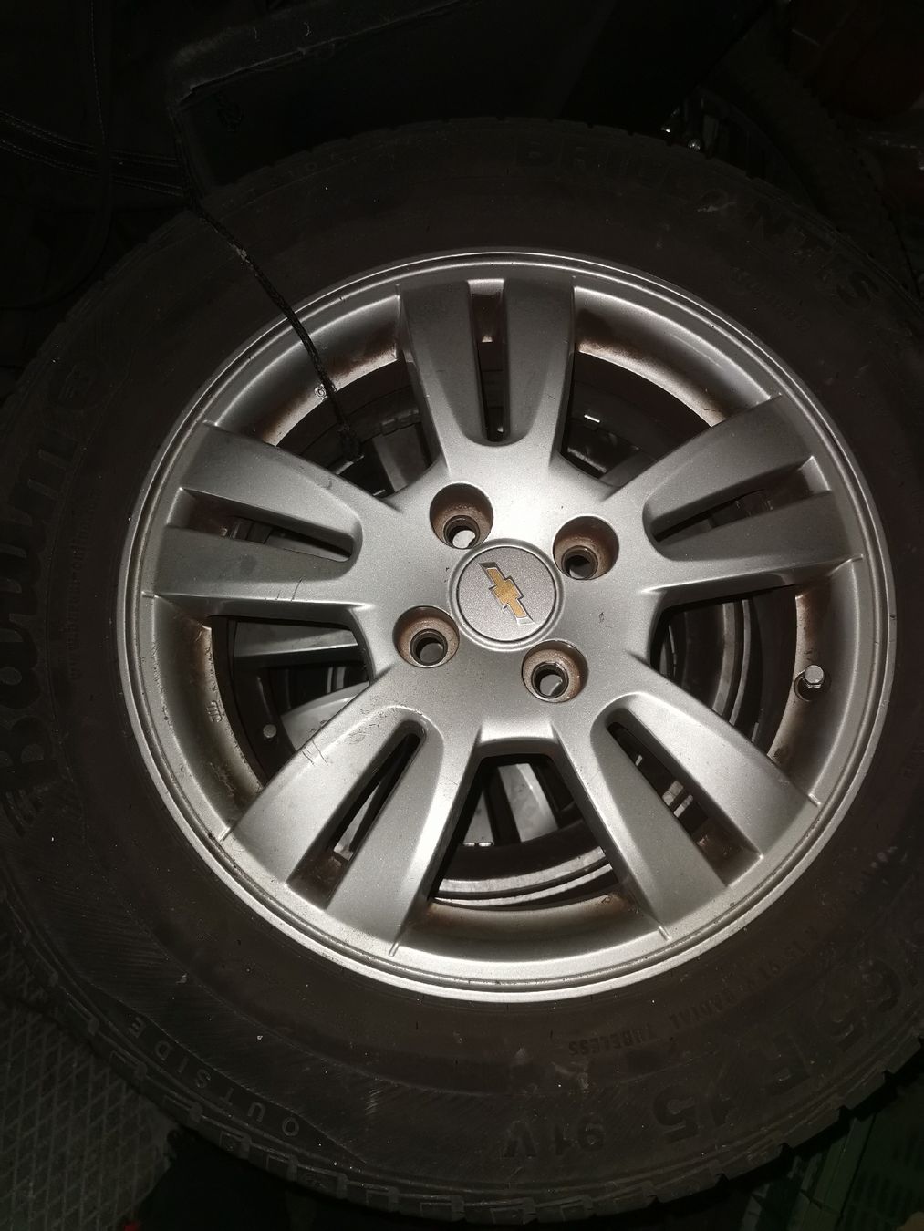 Chevrolet Cerchioni: Jantes Chevrolet avec pneus – Usato da Denges venduto da sim_hhl8