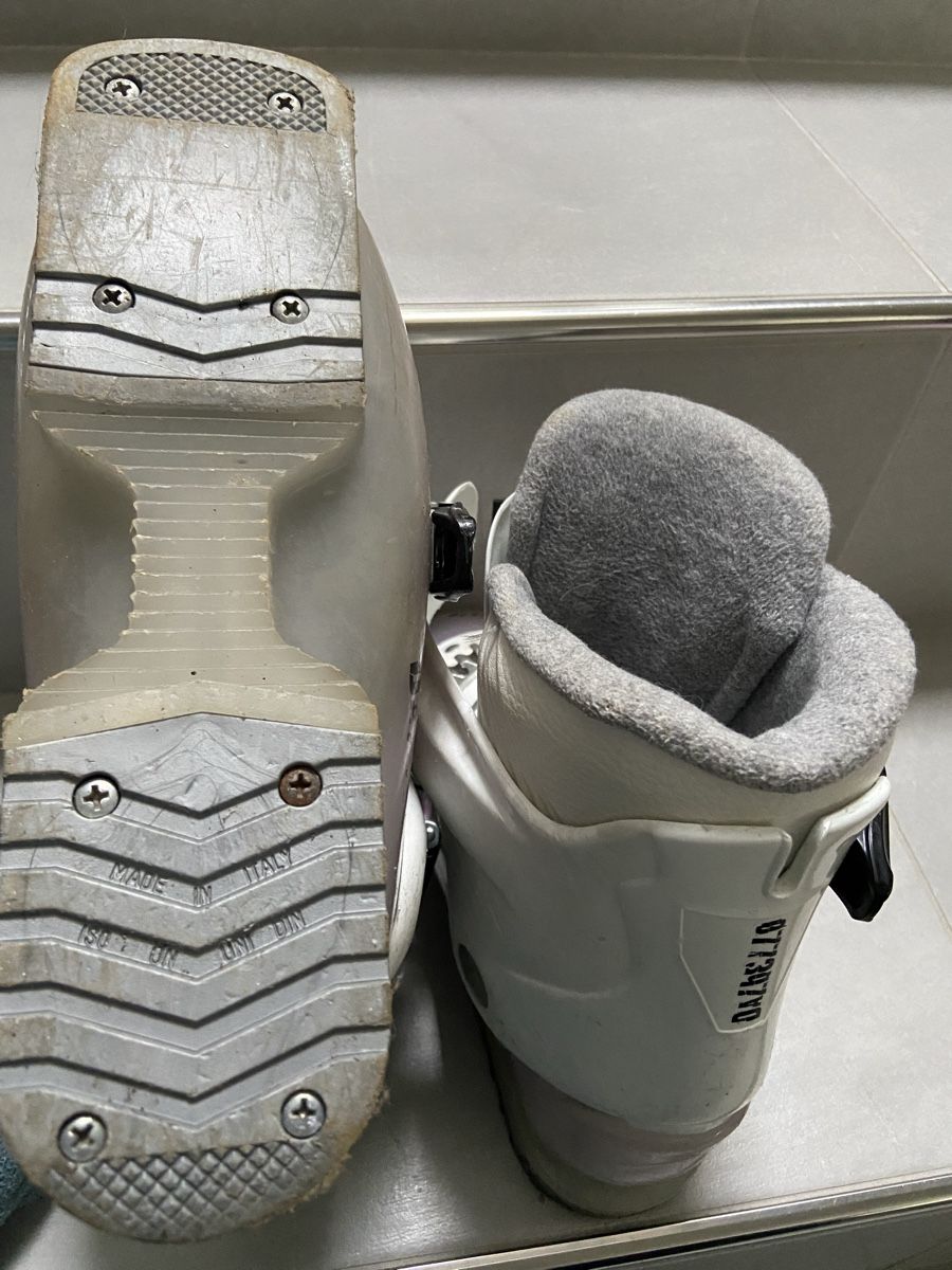 Skis: Kinder Skischuhe – Gebraucht aus Büsserach von vimeco.43 2