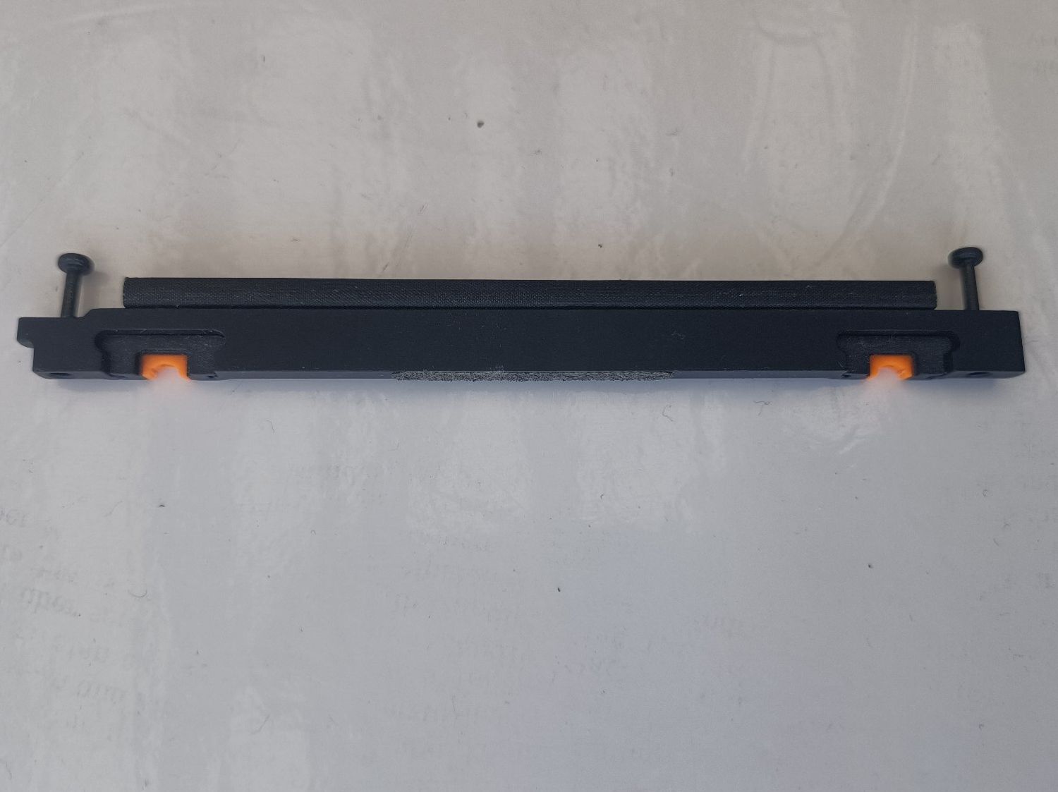 Wandhalterungen: MacBook Unibody (A1342) Harddisk Halterung – Gebraucht aus Rudolfstetten von Ivost 1