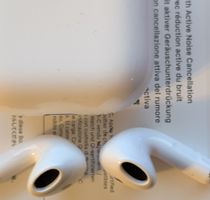 Apple AirPods 4 mit Noise Cancellation, neuwertig