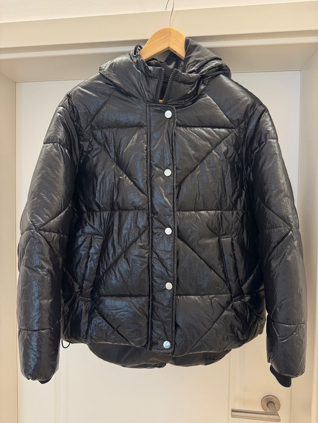 C&A Giacche: Doudoune noire brillante neuve – Usato da giffers venduto da sev_c9x9