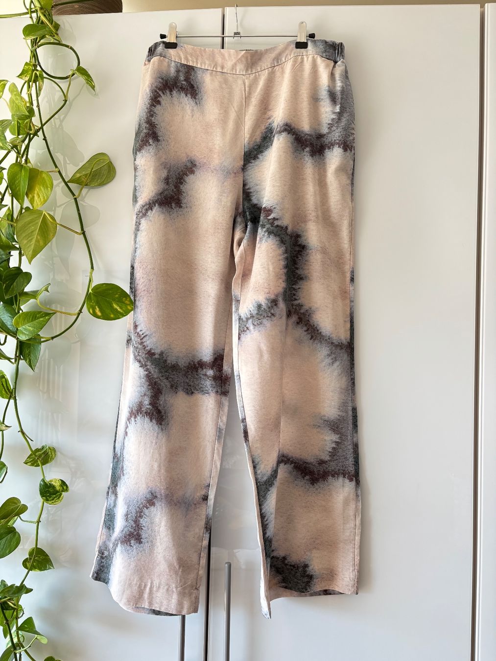 Cos Pantaloni: COS Hose im Batik-Stil Gr. M – Usato da Zürich venduto da missmodernage