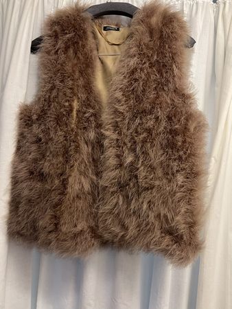 Edle Weste aus Schwanenfeder – Trendfarbe Nussbraun