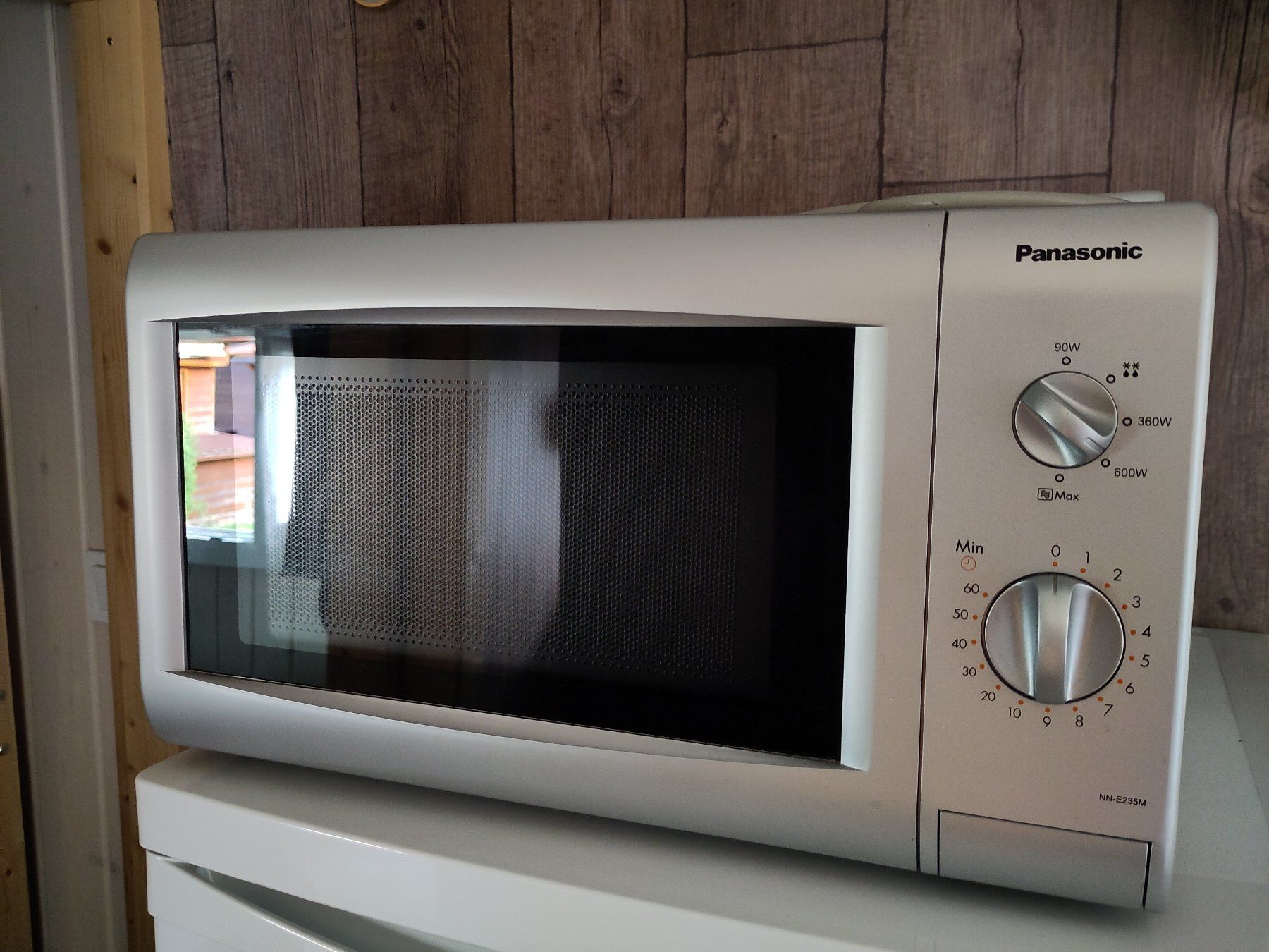 Panasonic Backöfen: Four argent Panasonic NN-E235M micro-ondes – Gebraucht aus St-Cergue von mathieu.v