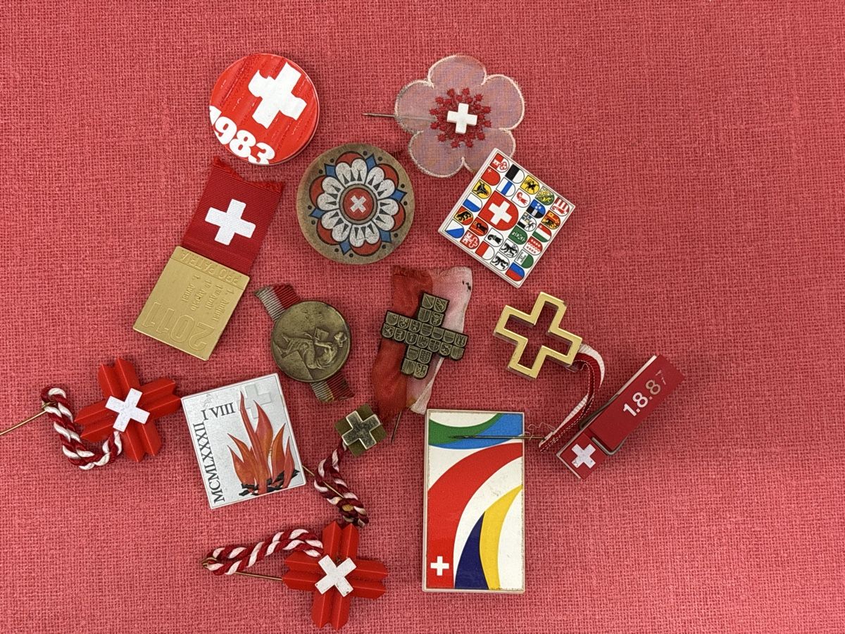 Placchette & Badge: 1August-Abzeichen LOT – Usato da Ormalingen venduto da digital09