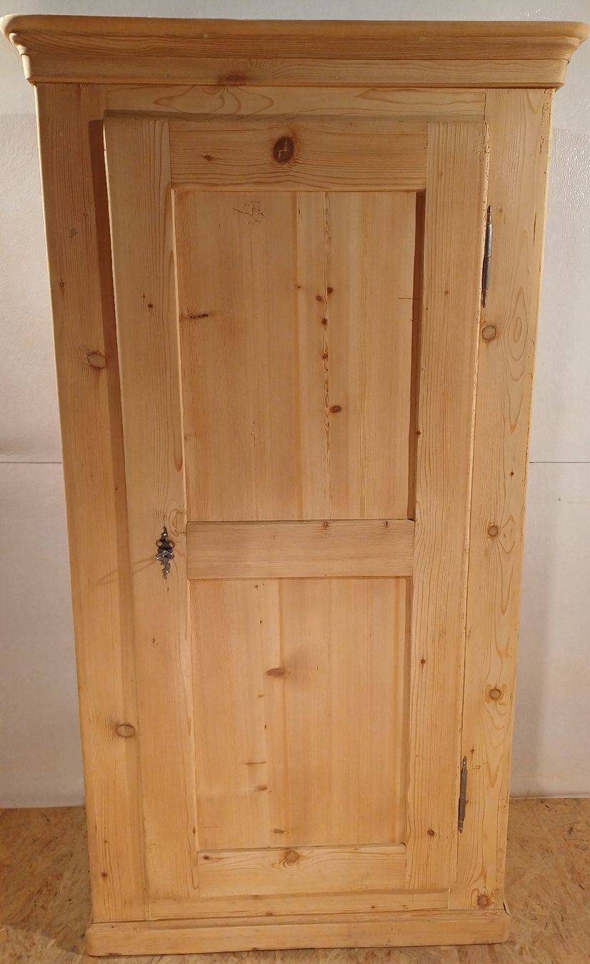 Armadi: Antiker Tannenholz Schrank – Usato da Stettfurt venduto da noaron 1