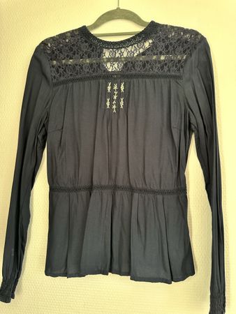 Bluse Cream schwarz mit Spitzenbesatz - Grösse 38