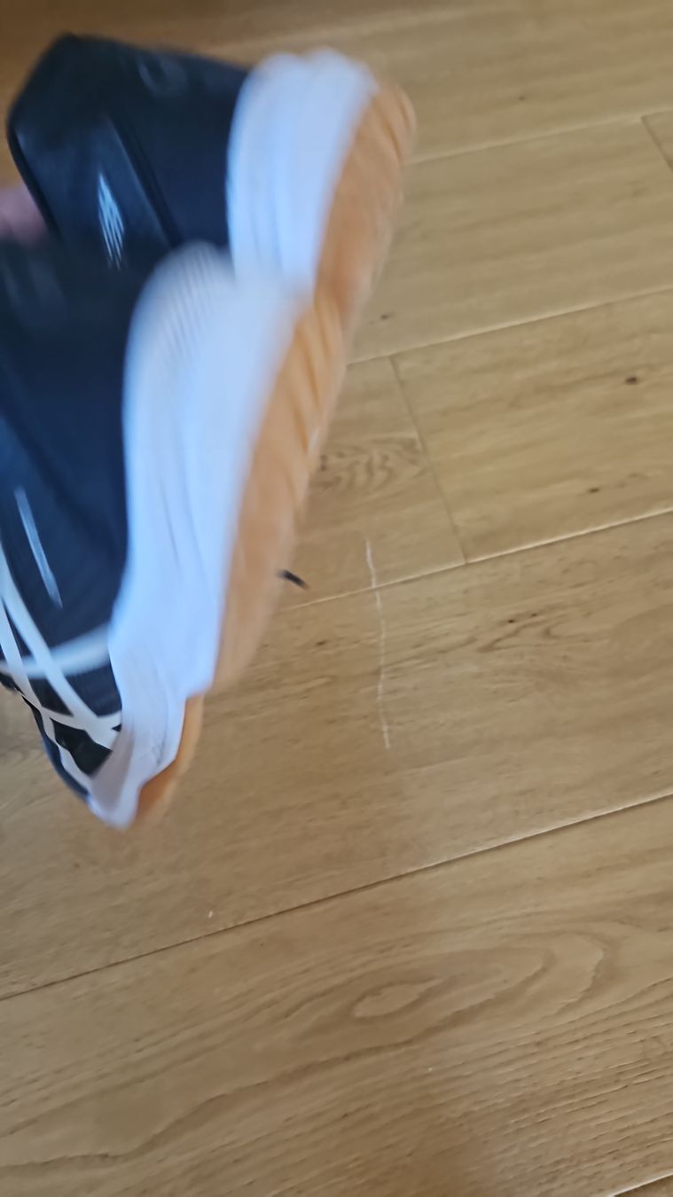 Asics Herrenschuhe: Asics Hallenschuhe – Gebraucht aus Rafz von Thomas1604 3