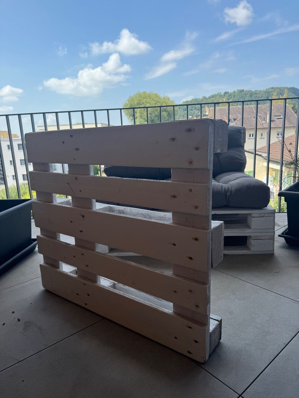 Pallets: 7 palettes + lots de coussins pour palettes – Usato da Sugiez venduto da Azeros 3