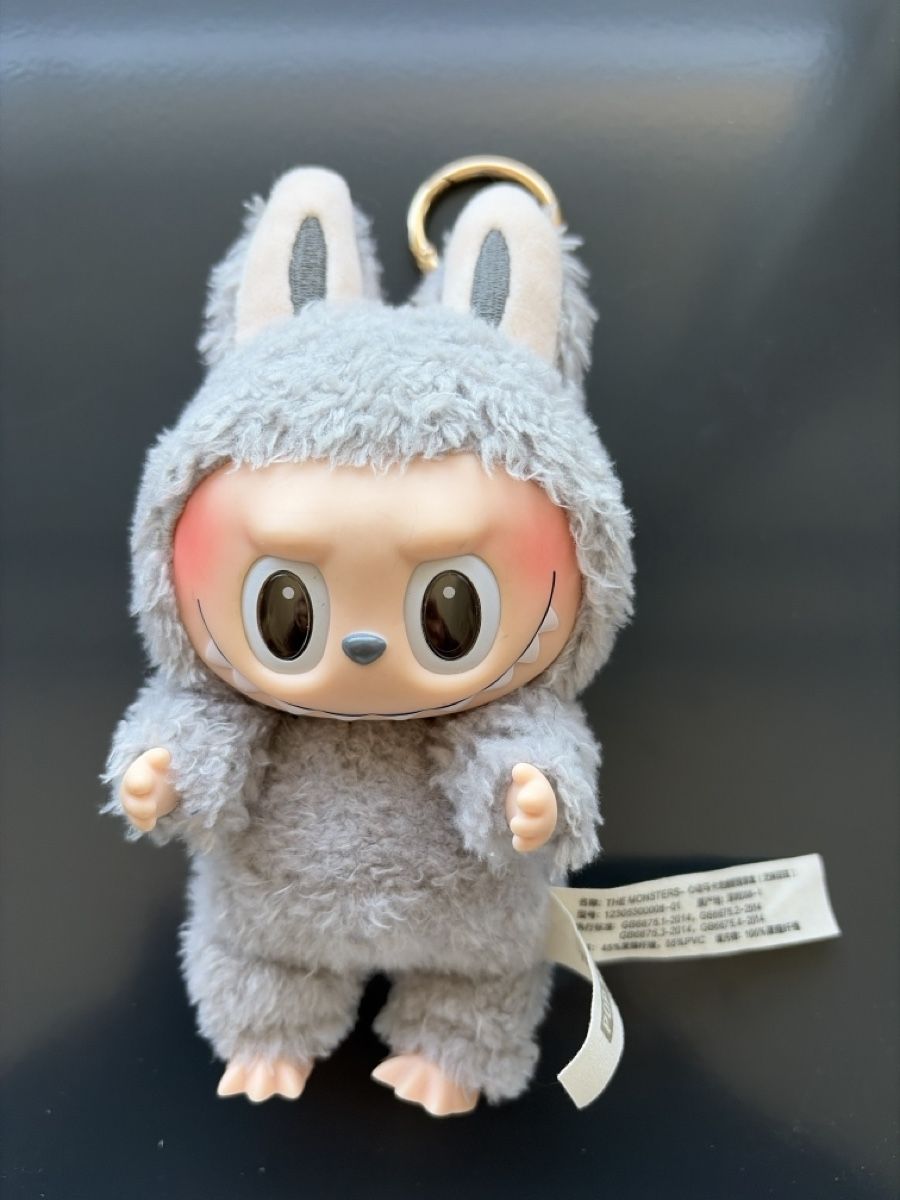 Pop Mart Statuette: Labubu – Usato da Baar venduto da GerberaRosa