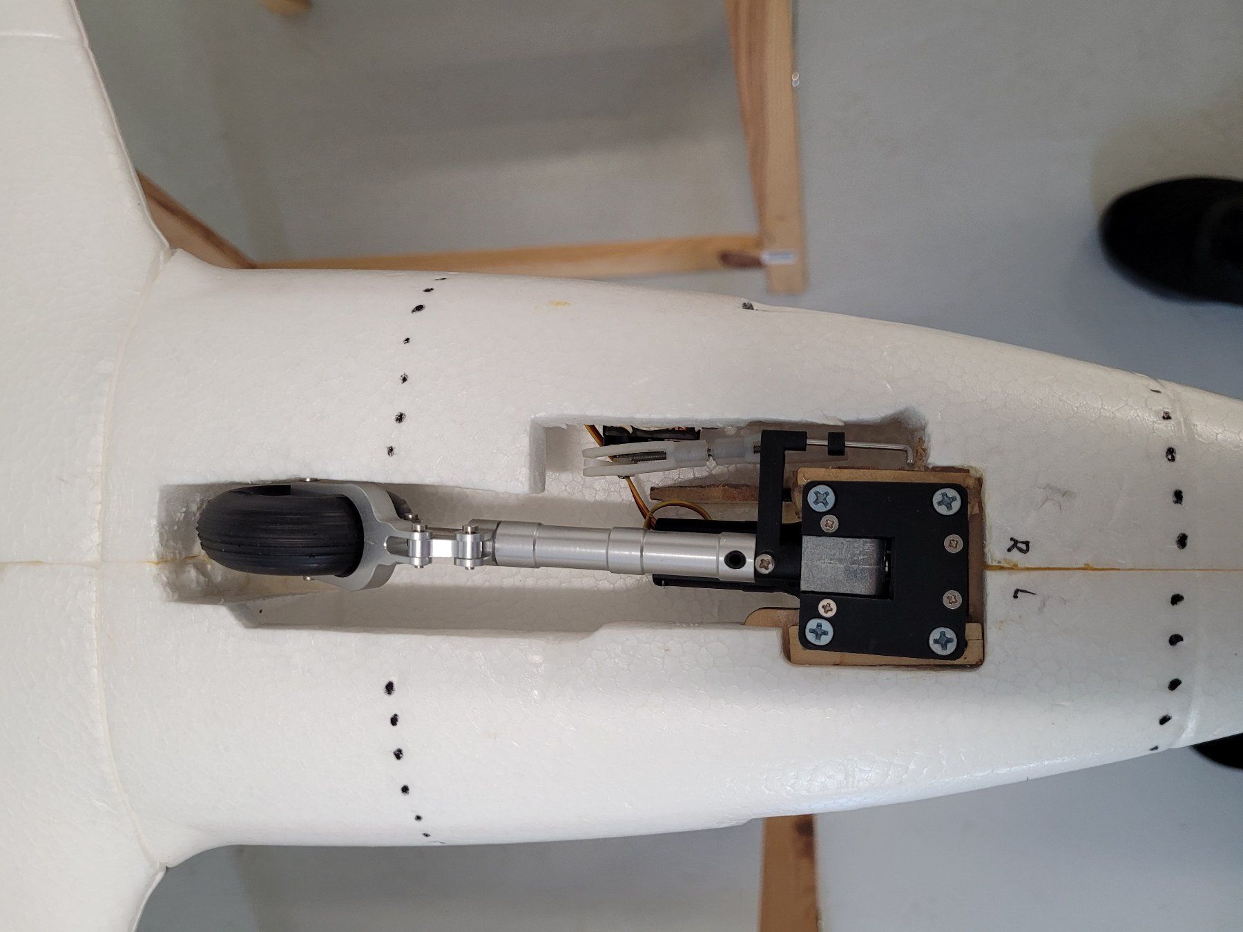 RC Modellbau: Beechcraft Duke, mit einiger Elektronik, nicht komplett – Defekt aus Winterthur von testi67 7