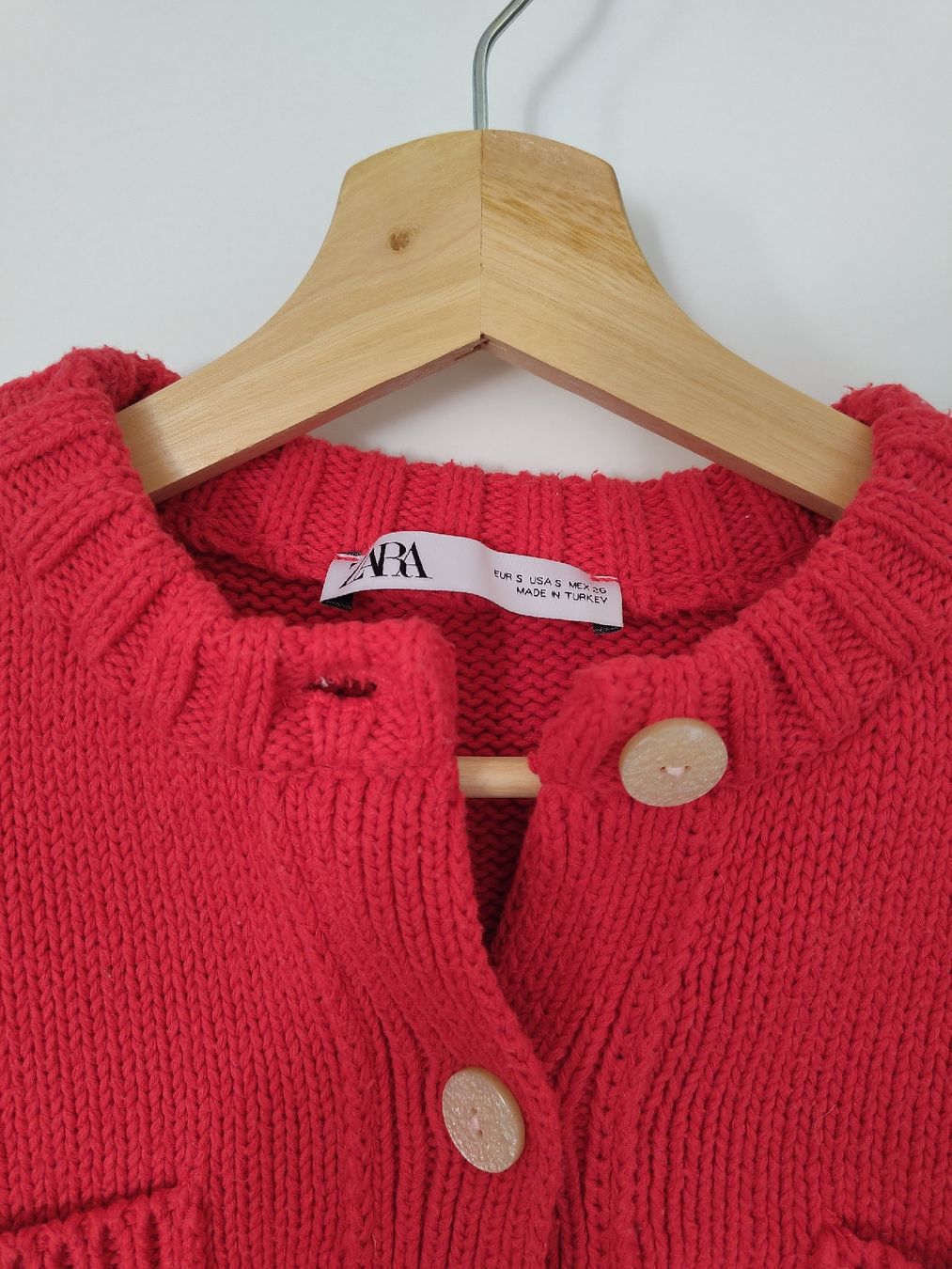 Zara Giacche: Strickjacke Zara in rot – Usato da Wädenswil venduto da plantmom 1