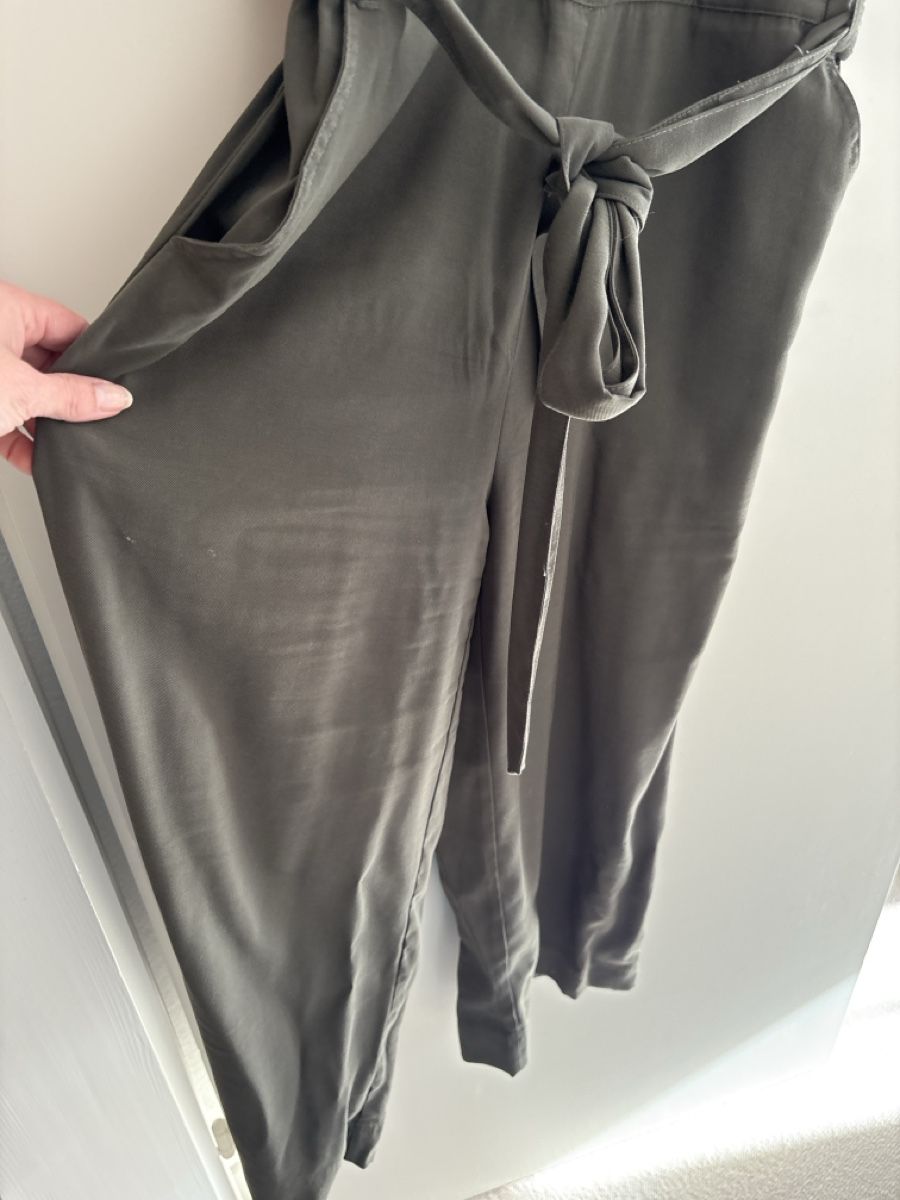H&M Tute: Khaki Overall H&M, 38 – Usato da Azmoos venduto da alix001 2