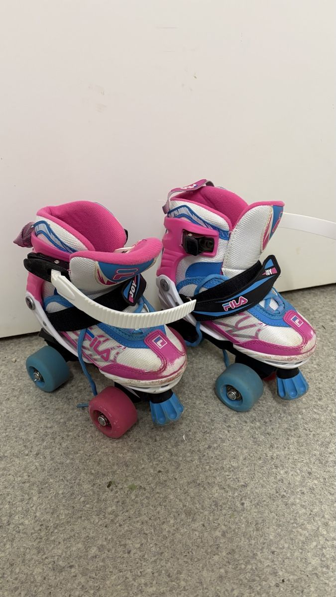 Fila Pattini in linea & Pattini a rotelle: Fila Rollschuhe, Gr. 31-34, verstellbar – Usato da Hölstein venduto da Maramo