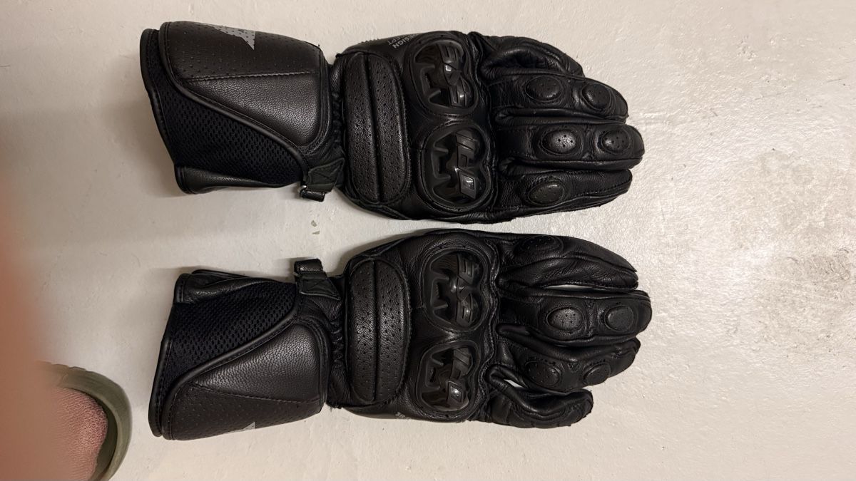 Dainese Handschuhe & Handstulpen: DAINESE Motorradhandschuhe – Gebraucht aus Münchwilen TG von terlizz1