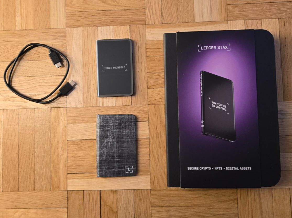 Coin Miner: Wallet LEDGER STAX crypto + étui (neuf) – Nuovo e nell'imballaggio originale da Genève venduto da Moonman