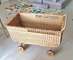 Stubenwagen Babybett Vintage mit Rädern auf Rollen