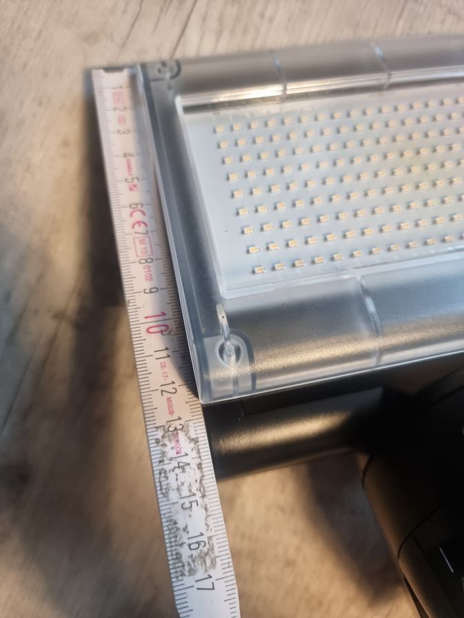 Steinel Lampade: Steinel LED Aussenscheinwerfer mit Bewegungsmelder – Usato da Niederuzwil venduto da Jamy3 3