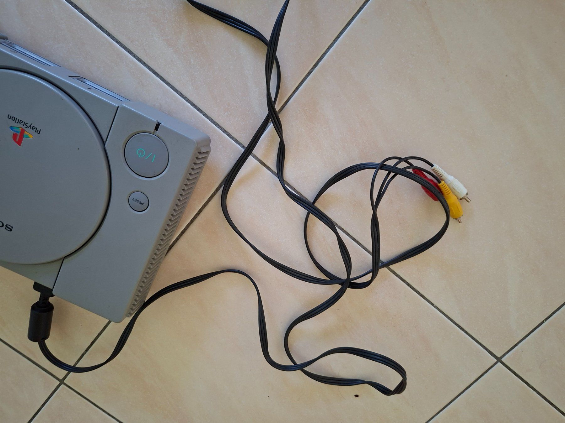 Sony Konsolen: Console PlayStation 1 avec Xploder pour collectionneurs r... – Gebraucht aus Cheseaux sur lausanne von Asergio 2