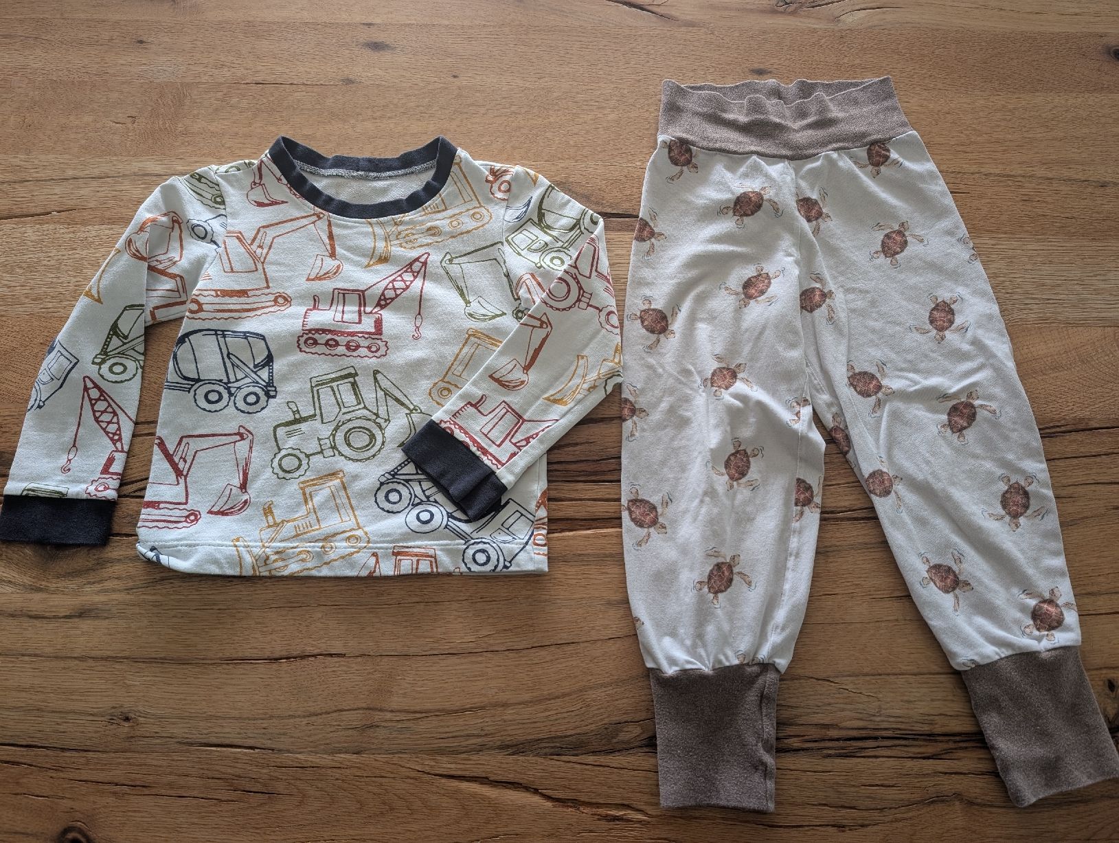 Ensembles coordonnés: handmade Pumphose und Oberteil – D'occasion à Kaisten par Graeffhome