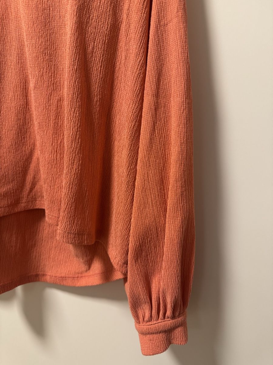 Blusen: Trendige Bluse in Orange, Grösse M – Gebraucht aus Zürich von cha_7n8s 1