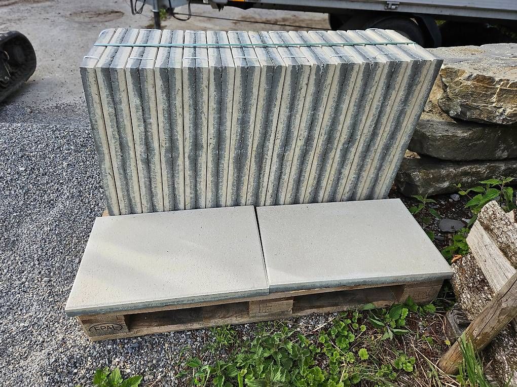 Rivestimenti per pavimenti: Gartenplatten PARADISO Champagne, beige, gefast, gestrahlt – Usato da Zollikofen venduto da ani_mj6v 1
