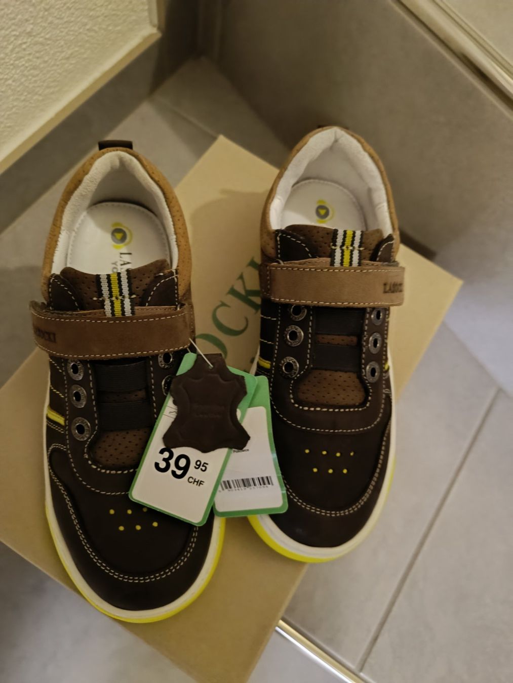 Scarpe per ragazzi: Neue Lasocki Leder Sneaker Grösse 33 – Nuovo e nell'imballaggio originale da Wohlen AG venduto da Fabe3 1