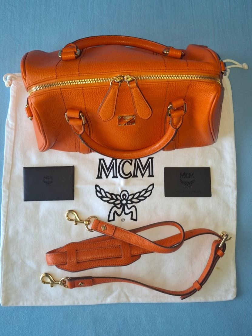 Mcm Sacs femmes: MCM mittelgrosse Tasche mit Schulterriemen – Neuf (Voir description) à Weggis par Jhmathis