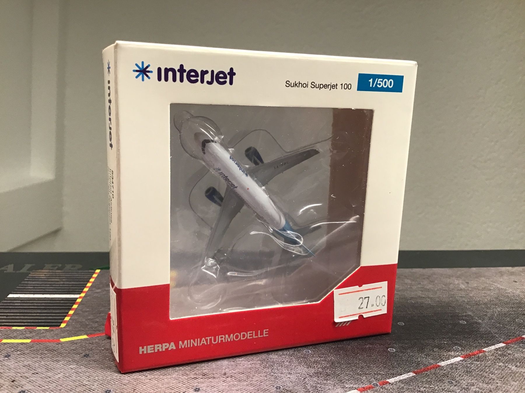 Herpa Kit di modellismo & Modellini statici: Herpa Interjet Sukhoi Superjet 1:500 – Nuovo e nell'imballaggio originale da Männedorf venduto da Modell-Spezialisten