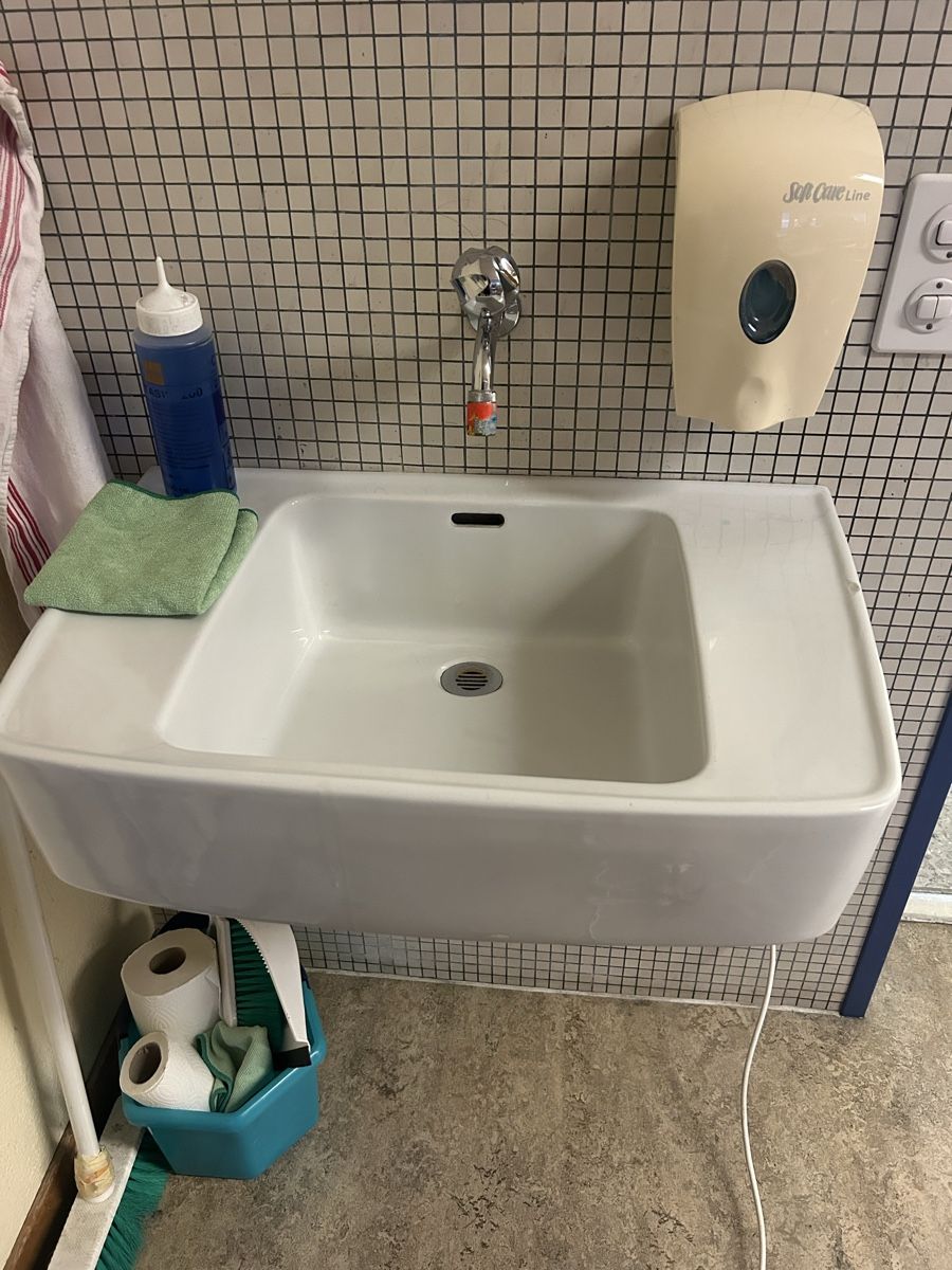 Spülbecken & Waschbecken: Lavabo – Gebraucht aus Stans von Benzen