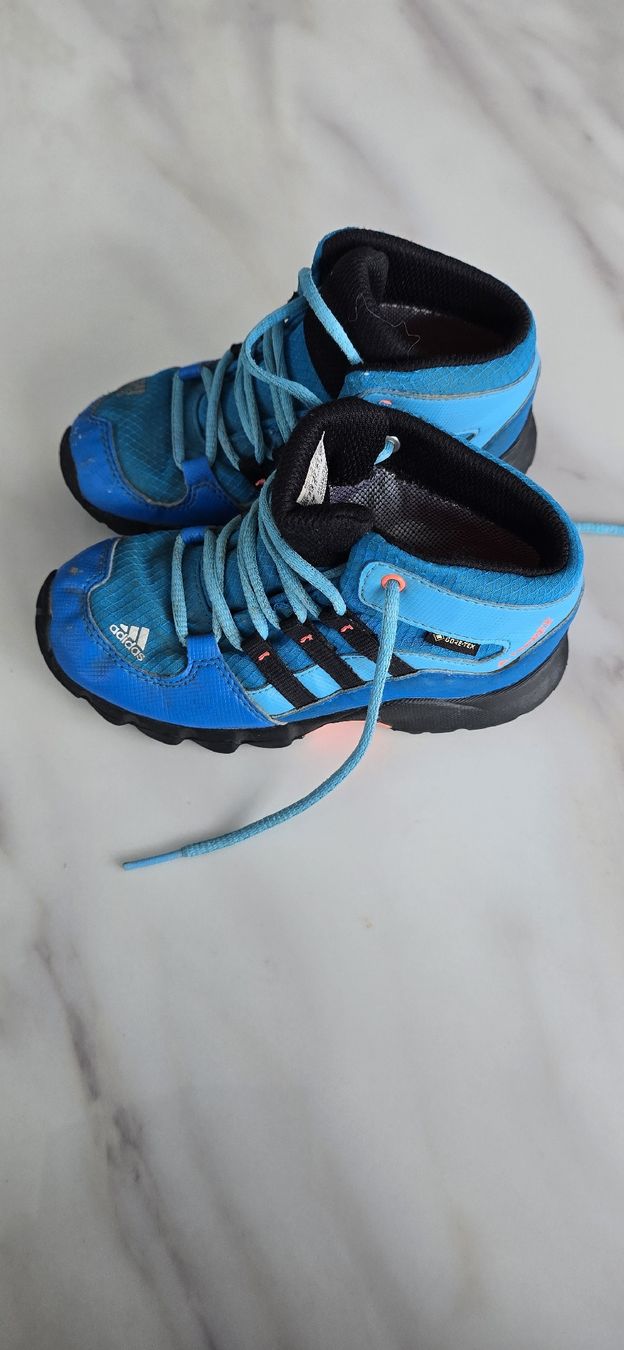 Adidas Scarpe per ragazzi: Gut erhaltene Adidas Terrex Grösse 27 – Usato da Studen BE venduto da Spez3