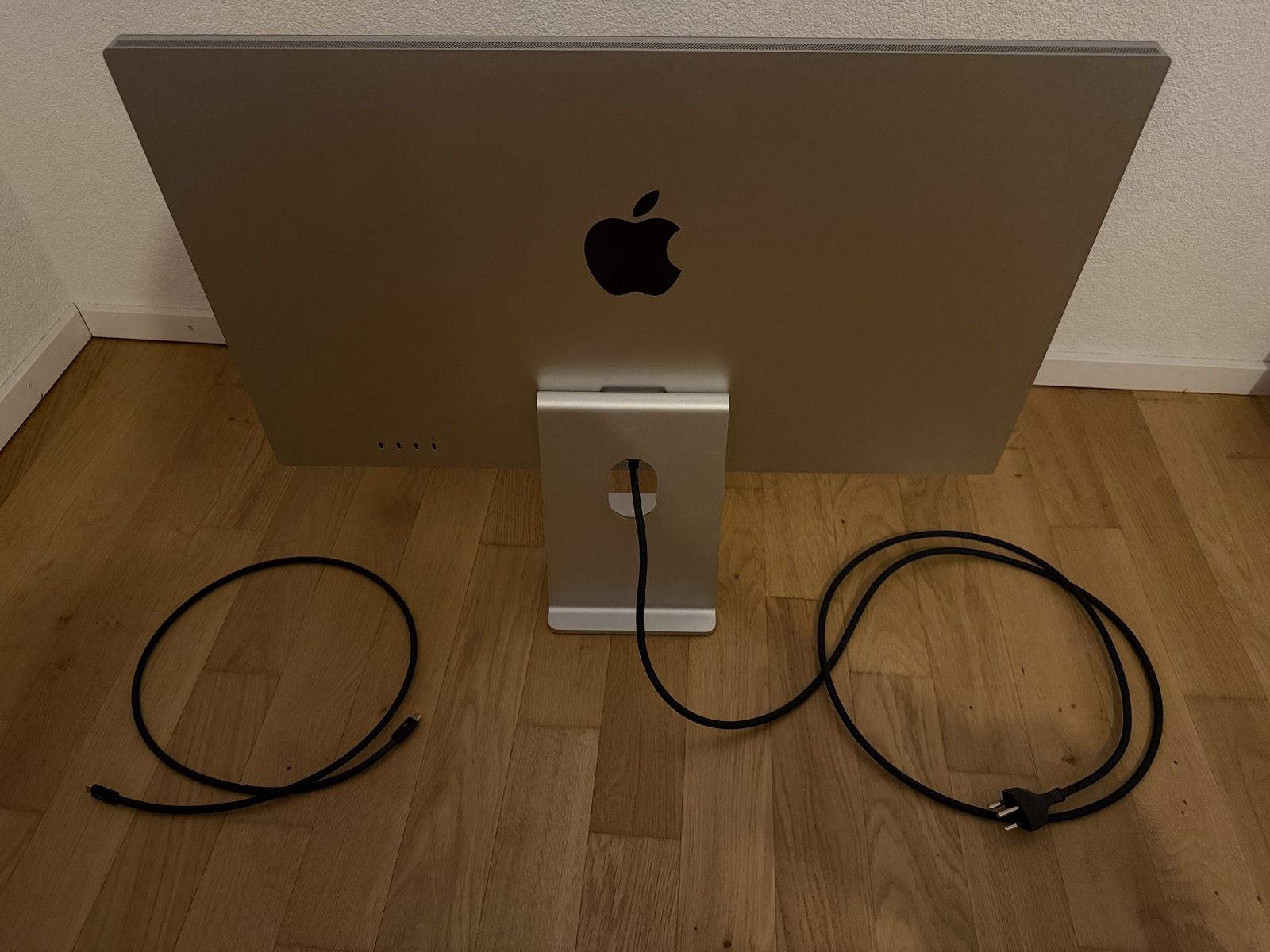 Monitore: Apple Studio Display – Neu (gemäss Beschreibung) aus Biel/Bienne von Leila32 1