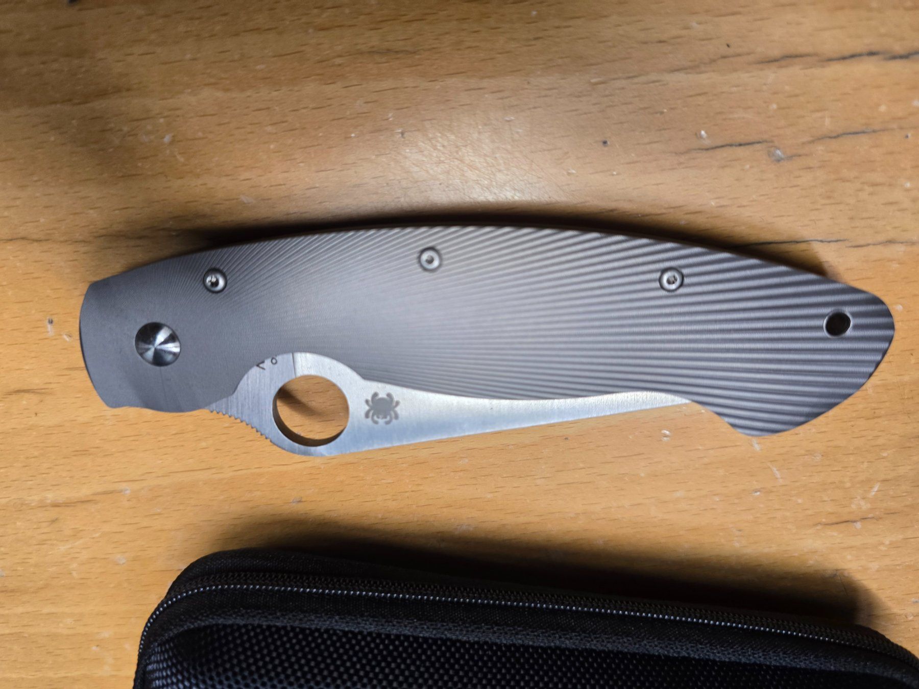 Couteaux de poche: Spyderco Military Flted Titanium – Neuf (Voir description) à Ettingen par 1025andreas