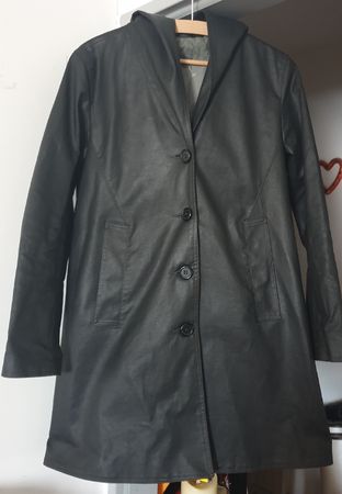 mo851 neue Regen-Longjacke Gr. 4
