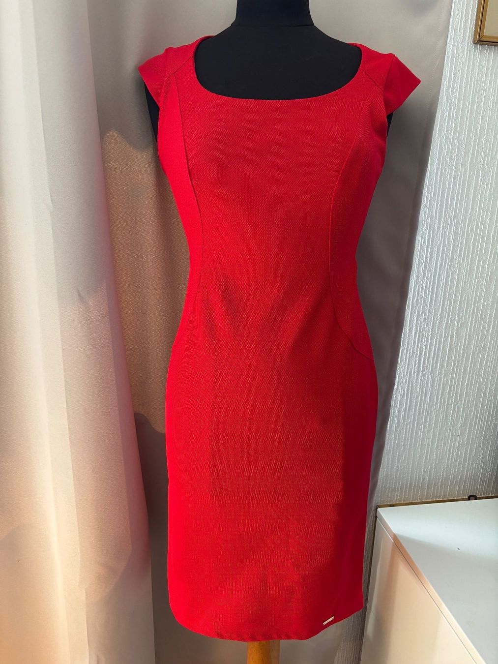 Kleider: Robe rouge de la marque Numoco  Neuve avec étiquette T.M – Gebraucht aus Peseux von Cresus27