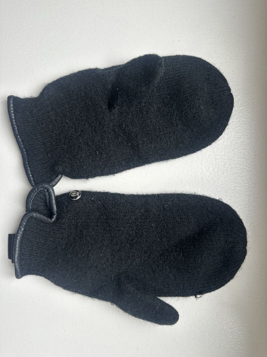 Globus Guanti & manicotti: Black warm winter gloves – Usato da Uster venduto da Monika_OB 1