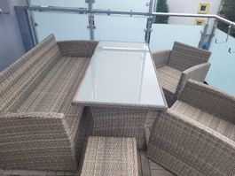 Rattan Lounge Set mit Tisch und Glasplatte, gebraucht