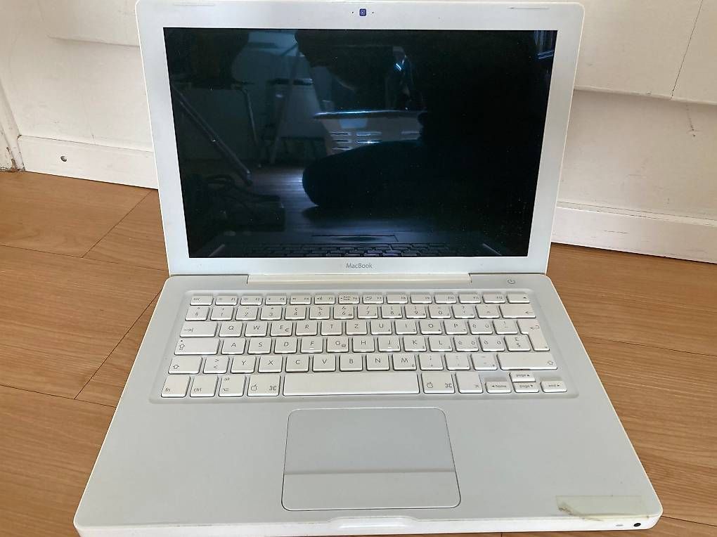 Apple Notebooks: Macbook A 1181 – Gebraucht aus Lenzburg von gabi04