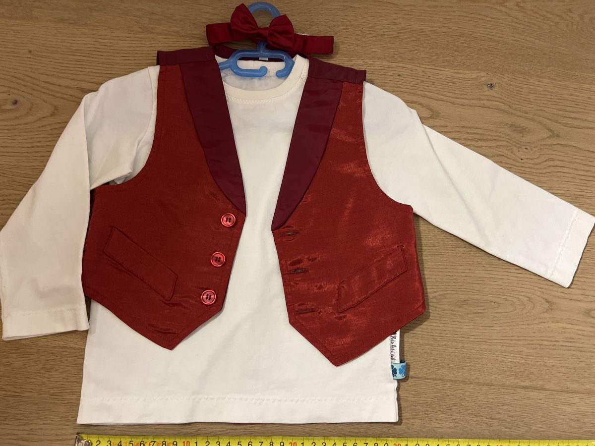 Lotti & Set di vestiti: Kinder T-Shirt mit Weste, Fliege, Gr 86/92 – Usato da Oensingen venduto da katepe