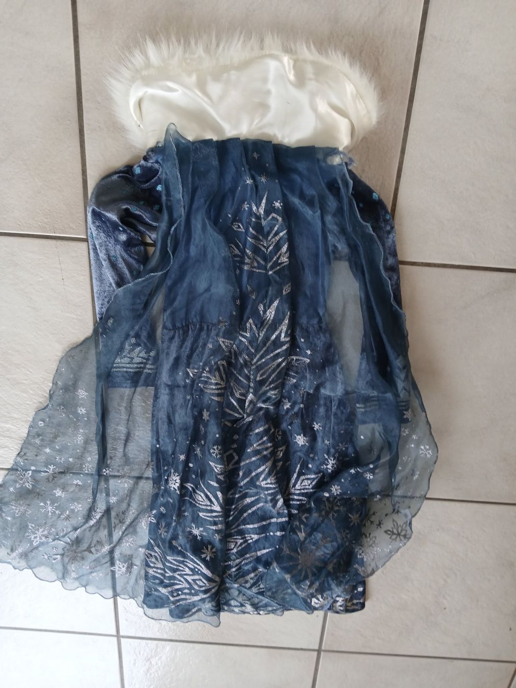 Costumi: Elsa Kleid, Eiskönigin, Grösse 140 – Usato da Zuchwil venduto da pedu79 2